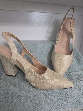 Textured Beige Pointed-Toe Women’s Slingback Heels